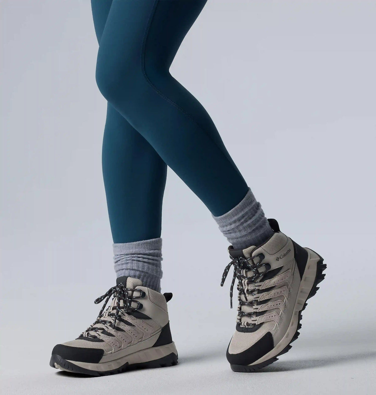Women's Strata Trail Mid Waterproof Shoe - Wide